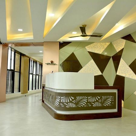 Hotel Tulip Plaza Ahmedabad Bagian luar foto