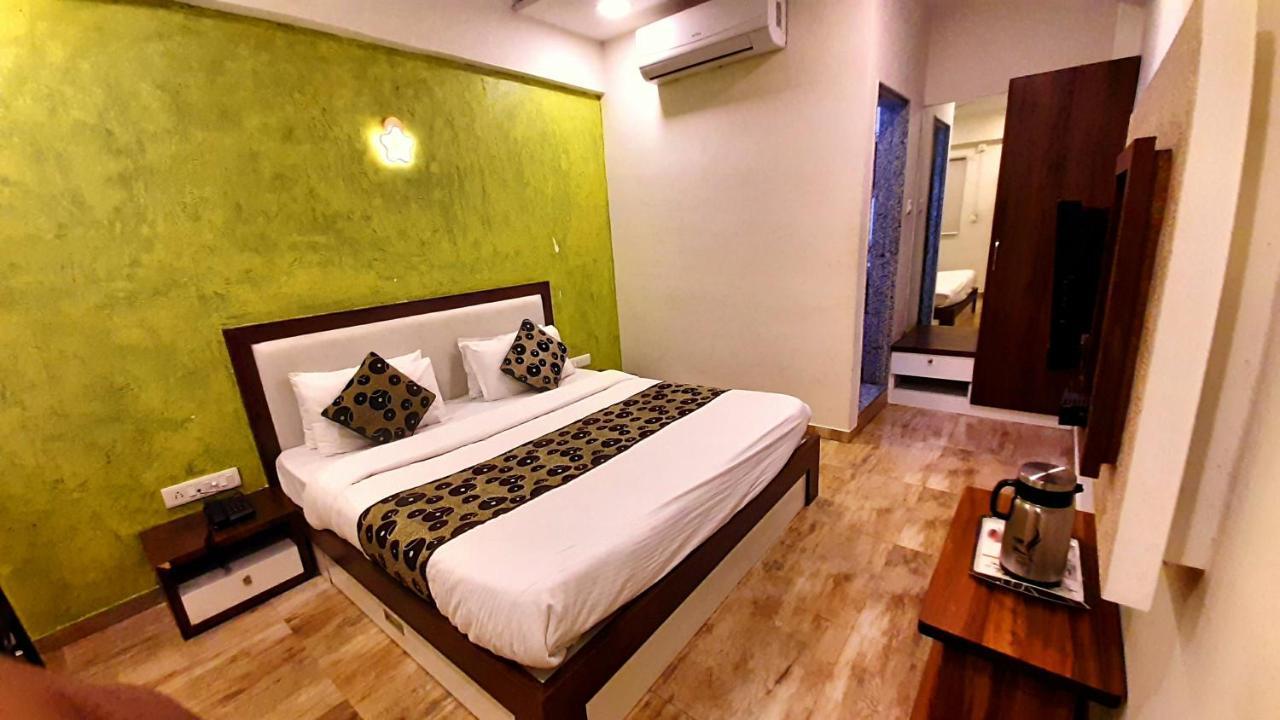 Hotel Tulip Plaza Ahmedabad Bagian luar foto