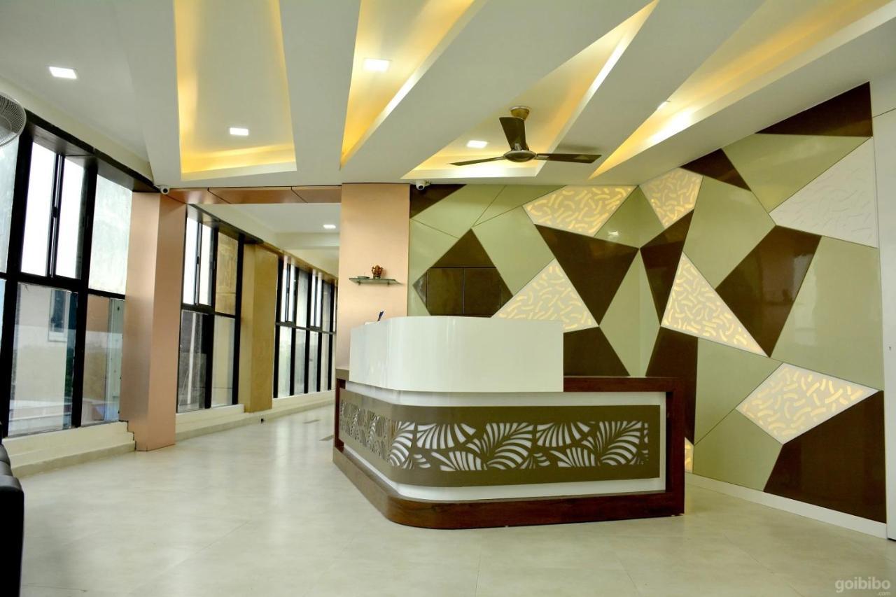 Hotel Tulip Plaza Ahmedabad Bagian luar foto