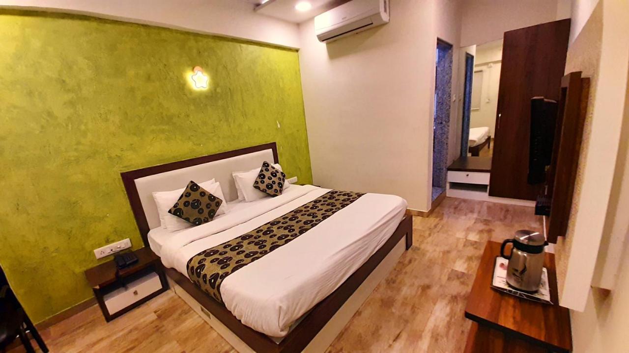 Hotel Tulip Plaza Ahmedabad Bagian luar foto