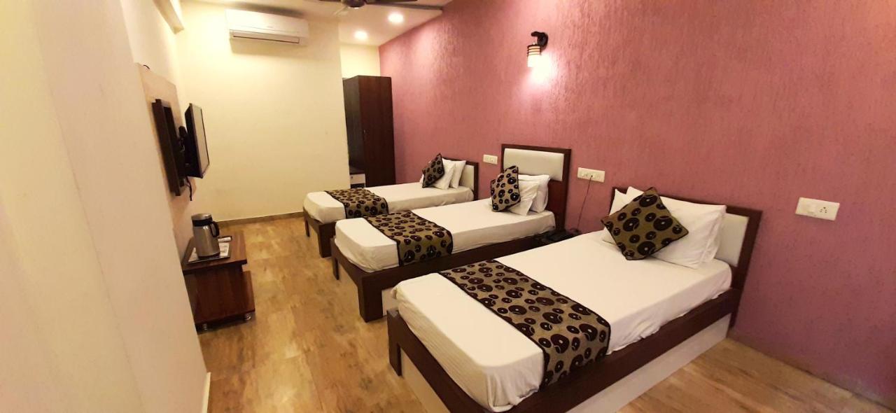 Hotel Tulip Plaza Ahmedabad Bagian luar foto