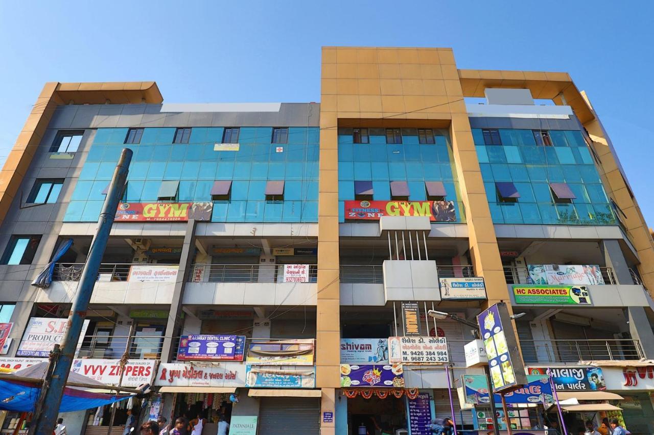 Hotel Tulip Plaza Ahmedabad Bagian luar foto