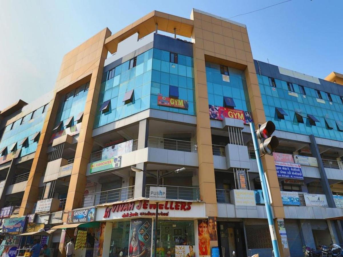 Hotel Tulip Plaza Ahmedabad Bagian luar foto